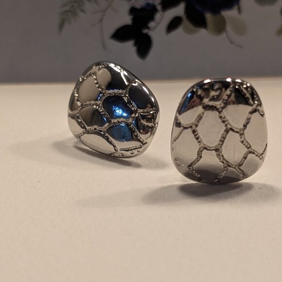 Vintage Pathway design Clip on earrings - Picture 2 of 4